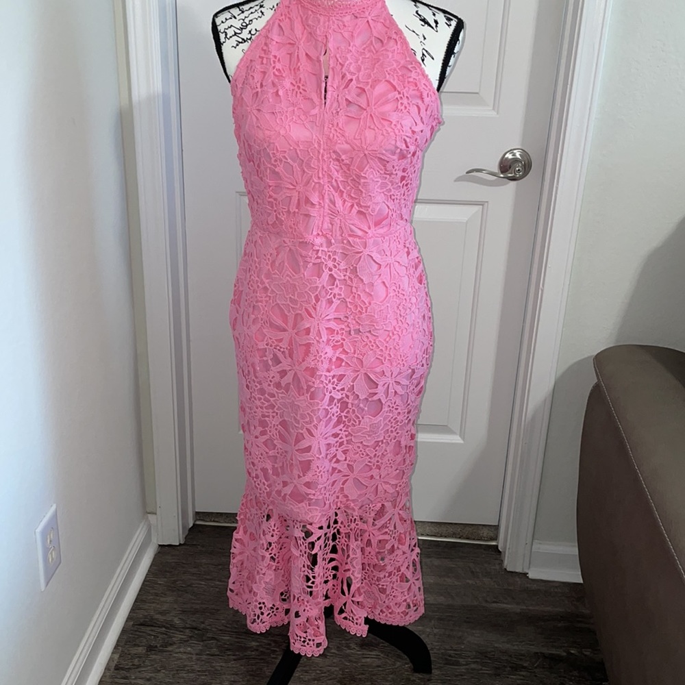 Lace holster dress with flounce hem